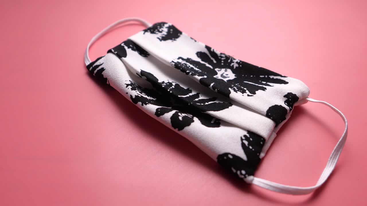 스타일리시 플로럴 프린트 직물 얼굴 마스크