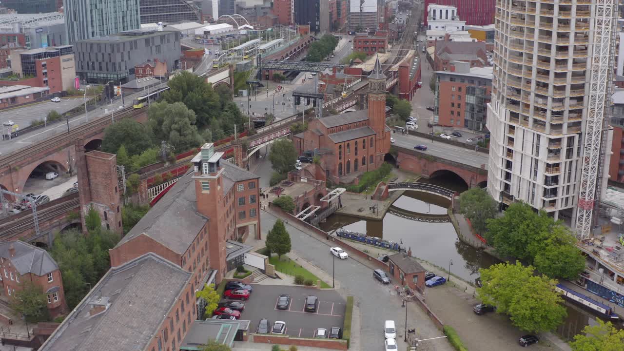 캐슬필드 운하를 선회하는 드론 샷 03