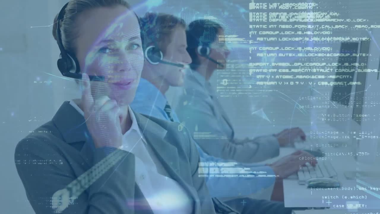 animación del procesamiento de datos y el mundo sobre diversas consultoras y consultores con auriculares