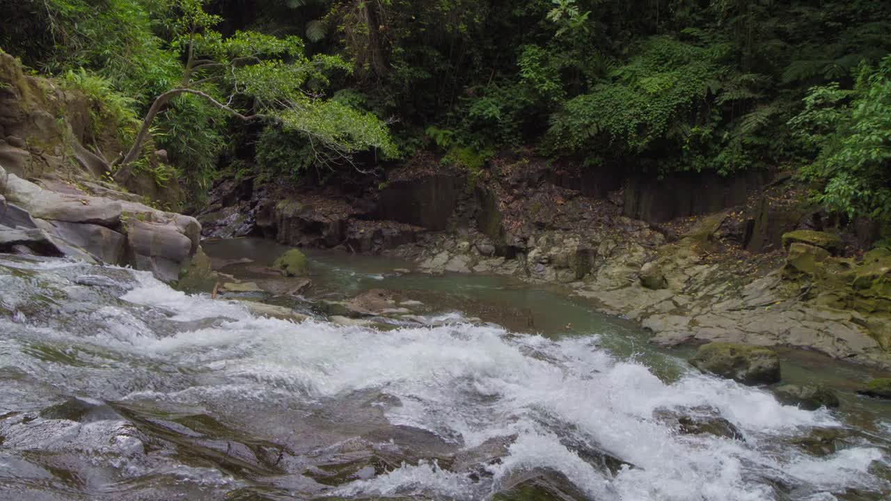 Cascata Goa Rang Reng sull'isola di Bali in Indonesia