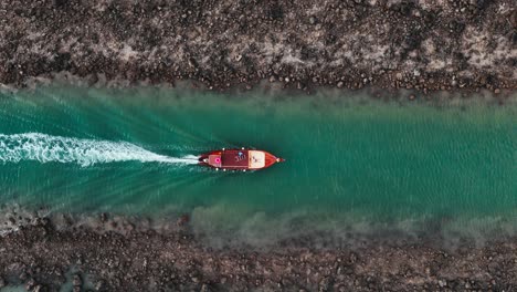 Parallel-shot-boat-moving-on-the-canal