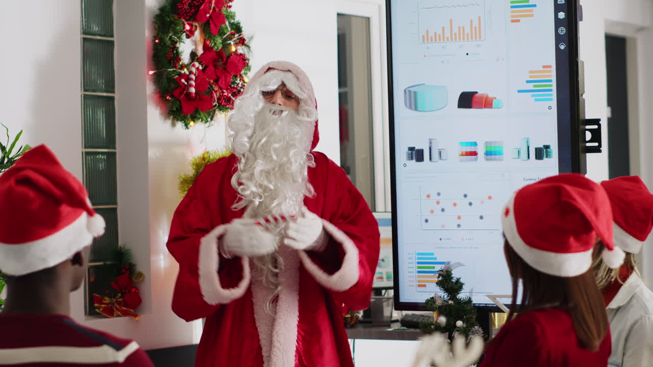사무실에 있는 산타클로스