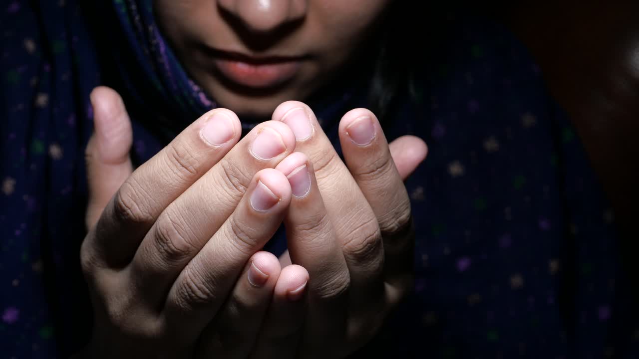 Mujer musulmana Orar