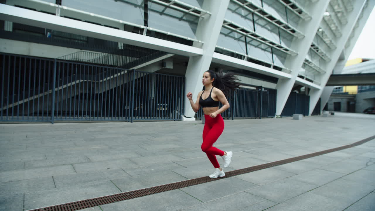 Young woman jogging outdoor