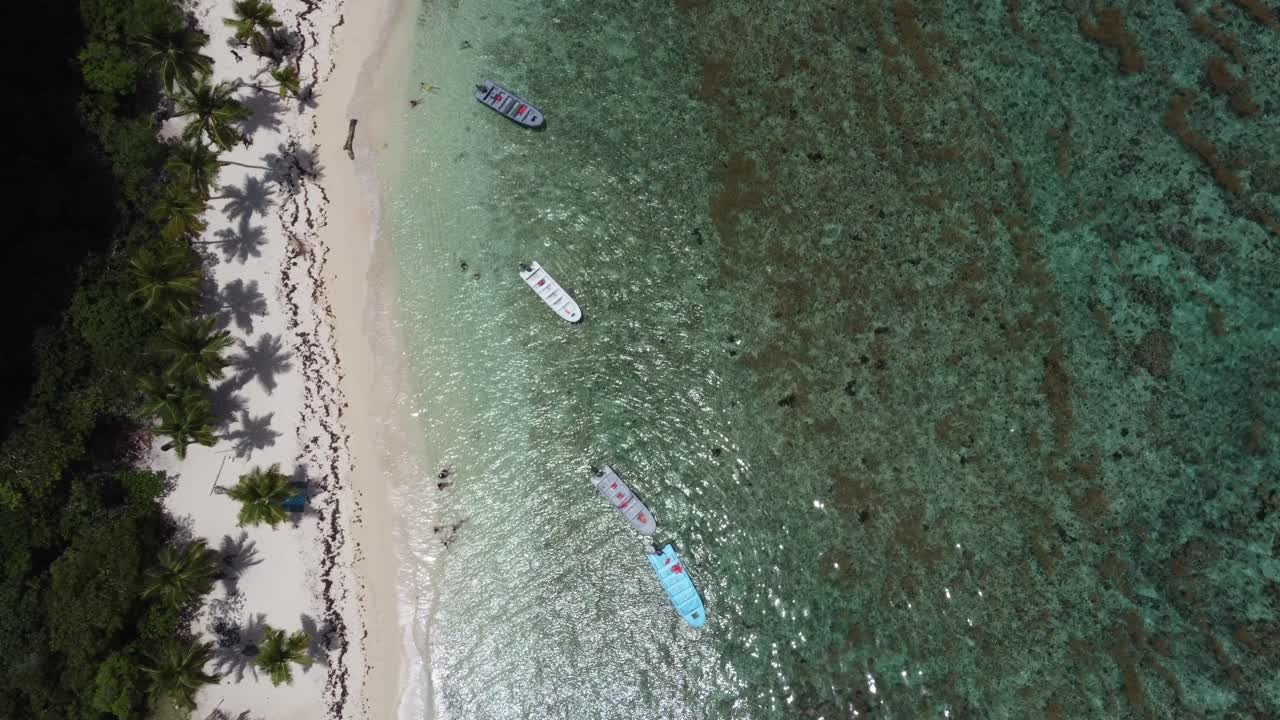 Aerial view of tourists and boats in the shallow water at paradisaical Playa Front&oacute;n beach near Las Galeras on the Saman&aacute; peninsula in the Dominican Republic