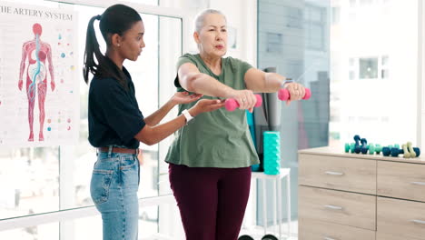 mujer mayor, fisioterapeuta