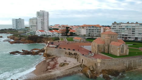 Jar-Sur-Mer,-Francia,-Costa-Oeste