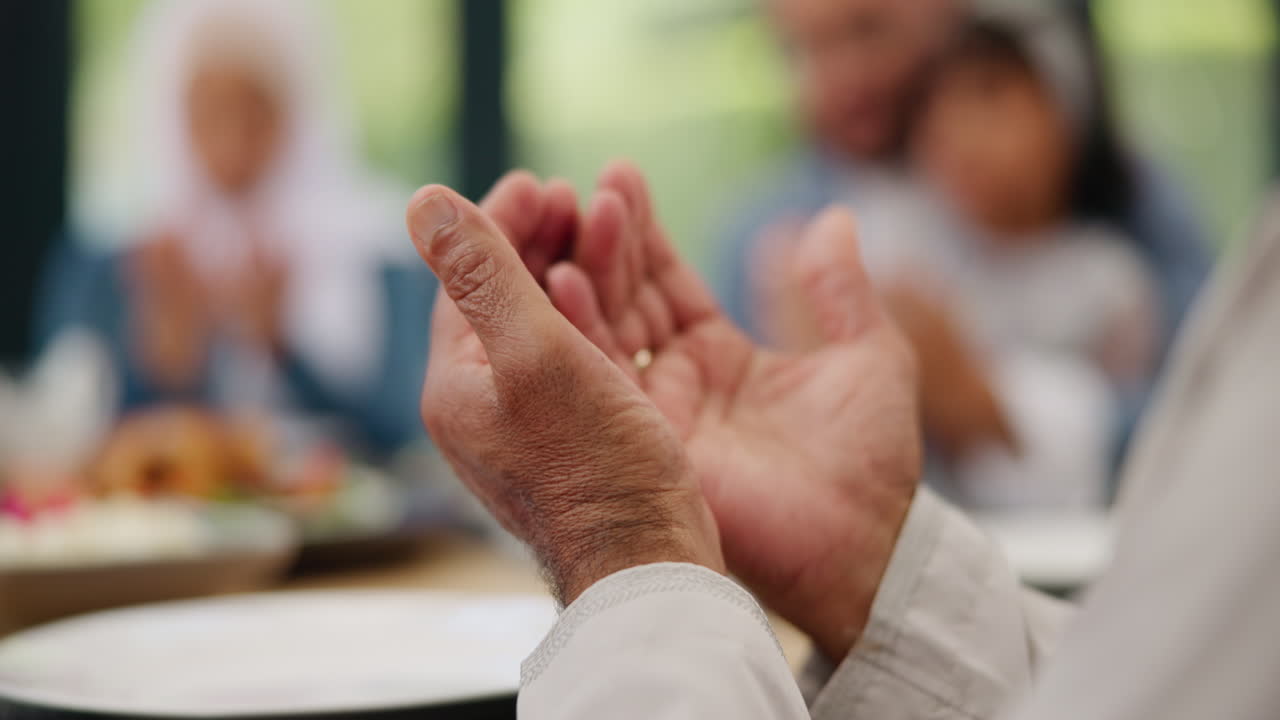 식사 도중 의 가족 기도