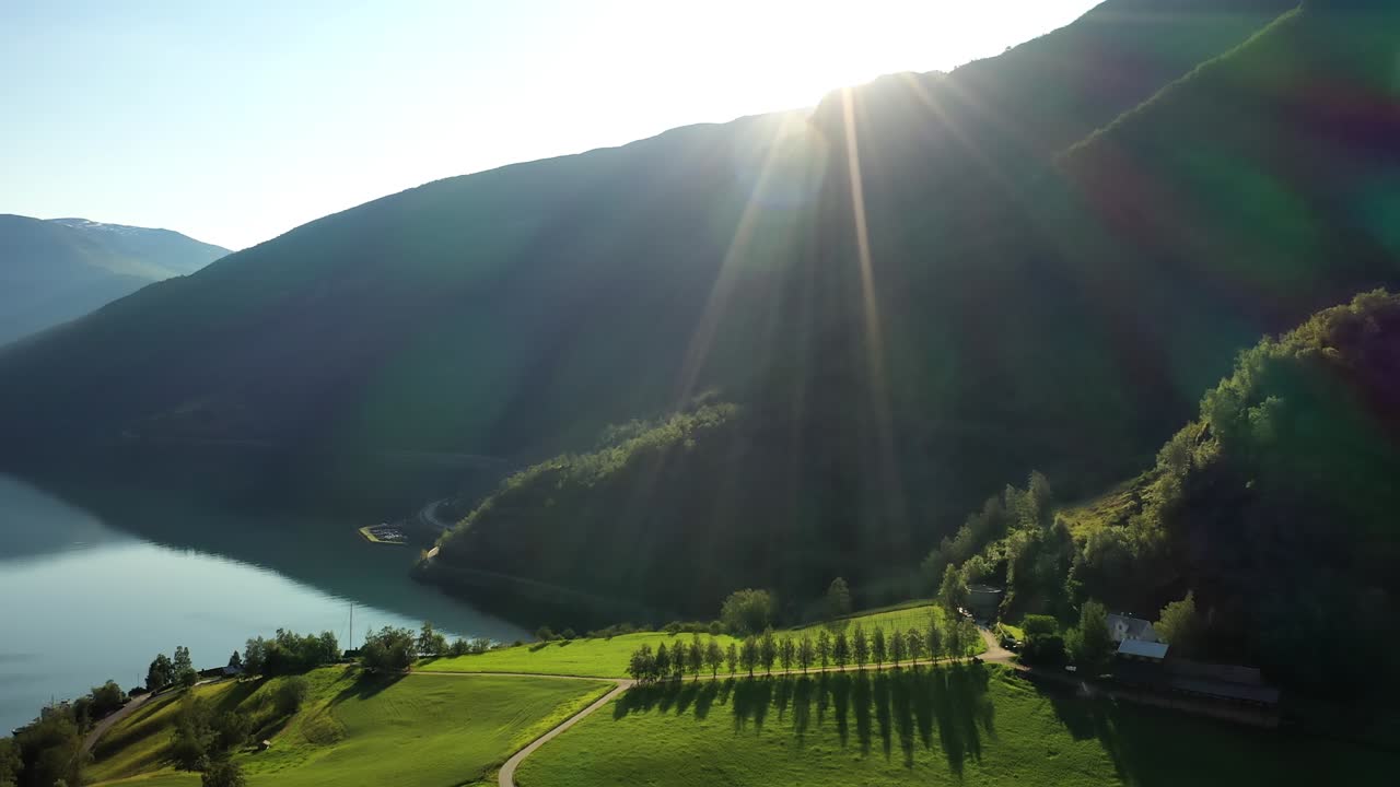 aurlandsfjord는 새벽에 불꽃의 도시입니다.