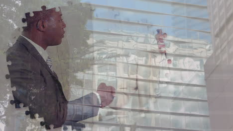 animación de un hombre de negocios apretando la mano sobre piezas de rompecabezas y paisaje urbano