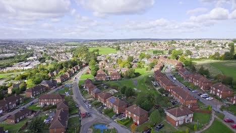 Drohnenaufnahmen-Von-Dewsbury-Moore-Council-Estate,-Einer-Typischen-Wohnsiedlung-Im-Besitz-Der-Stadtverwaltung