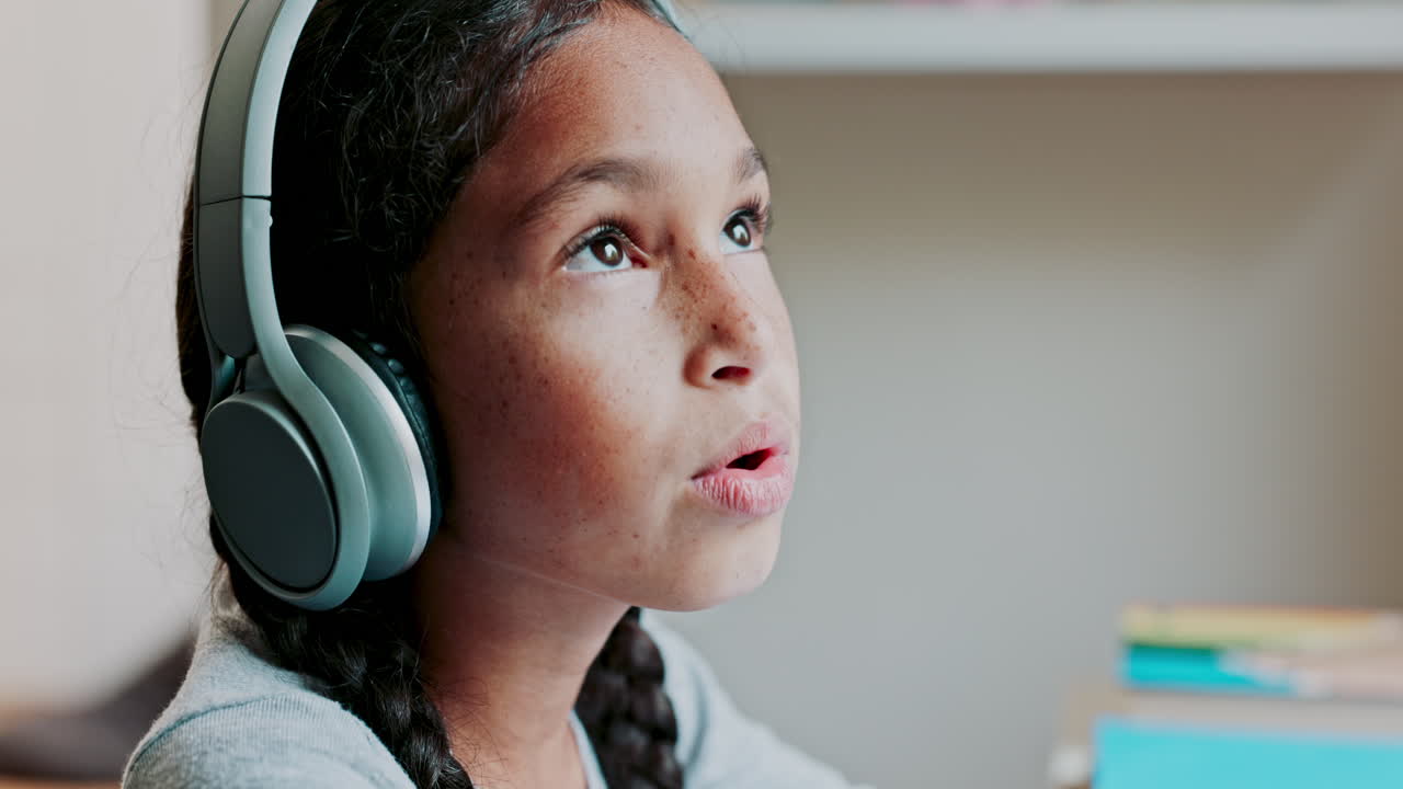 Educação, menina contando e tarefa de matemática