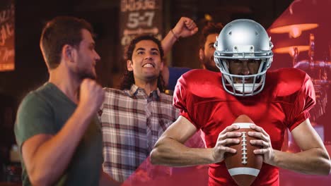 Animation-Eines-Männlichen-American-Football-Spielers-über-Glücklichen,-Vielfältigen-Männlichen-Sportfans,-Die-Sich-Das-Spiel-In-Der-Bar-Ansehen