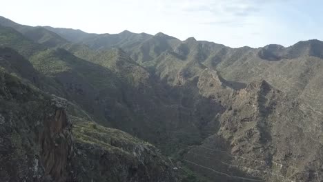 Felsige-Berge-An-Sonnigen-Tagen