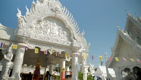 Hermoso-Templo-Blanco-En-Tailandia