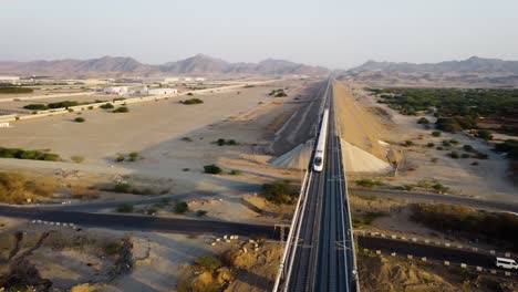 Hochgeschwindigkeitszug-Bis-Nach-Mekka-Von-Der-Stadt-Jeddah-In-Saudi-Arabien