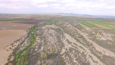 imágenes aéreas a lo largo de la frontera entre estados unidos y méxico cerca de yuma, az