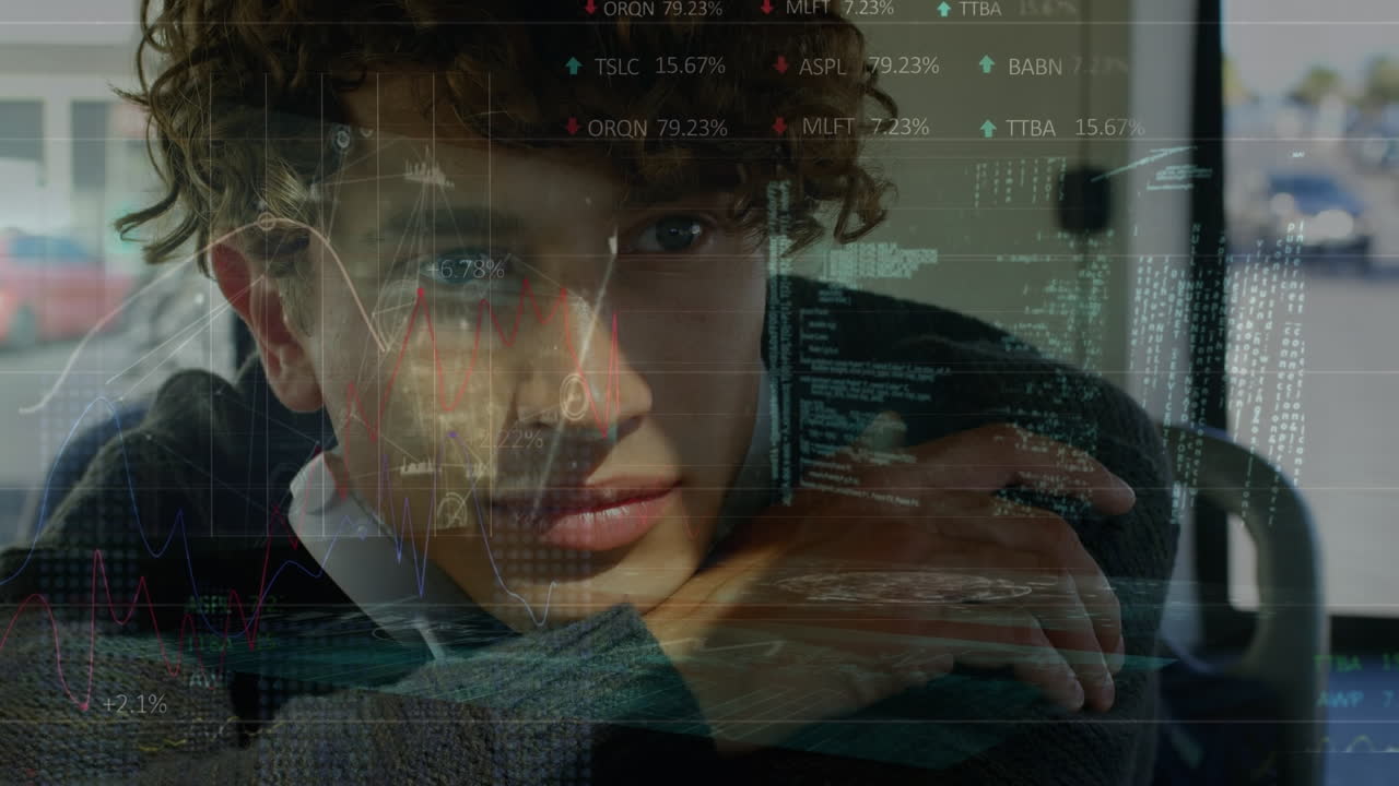 animación del procesamiento de datos sobre un hombre de negocios caucásico en un autobús