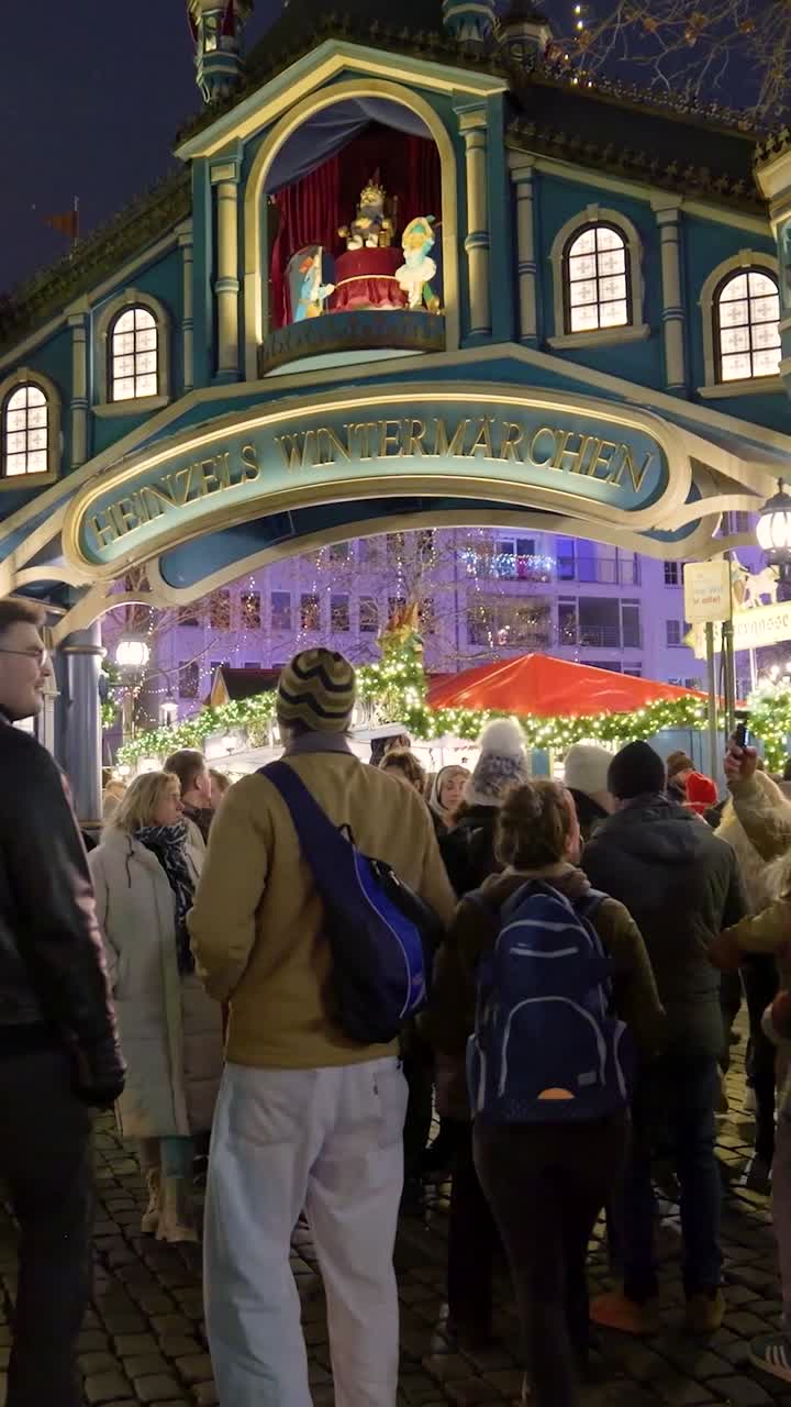 Ingresso del mercatino di Natale di notte