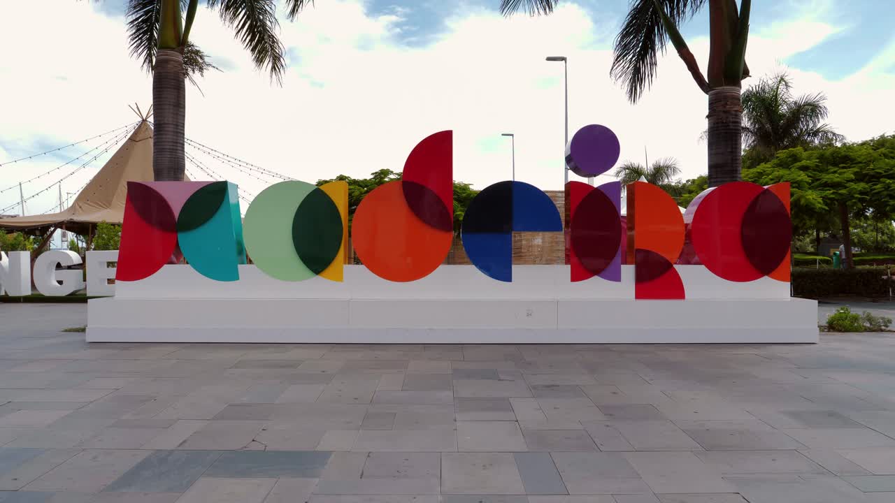 toma en cámara lenta del puerto deportivo de madeira