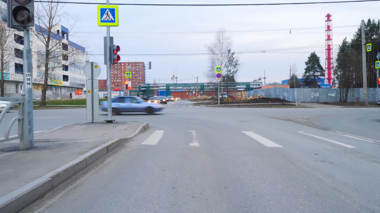 도시 거리 운전 장면