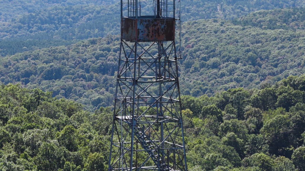 Devil's Knob Fire Tower Structure, Ozark National Forest In Arkansas - Drone Ascending
