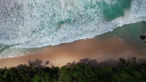 Fantastische-Aufnahmen-Vom-Strand-Grand-Anse-Auf-Den-Seychellen