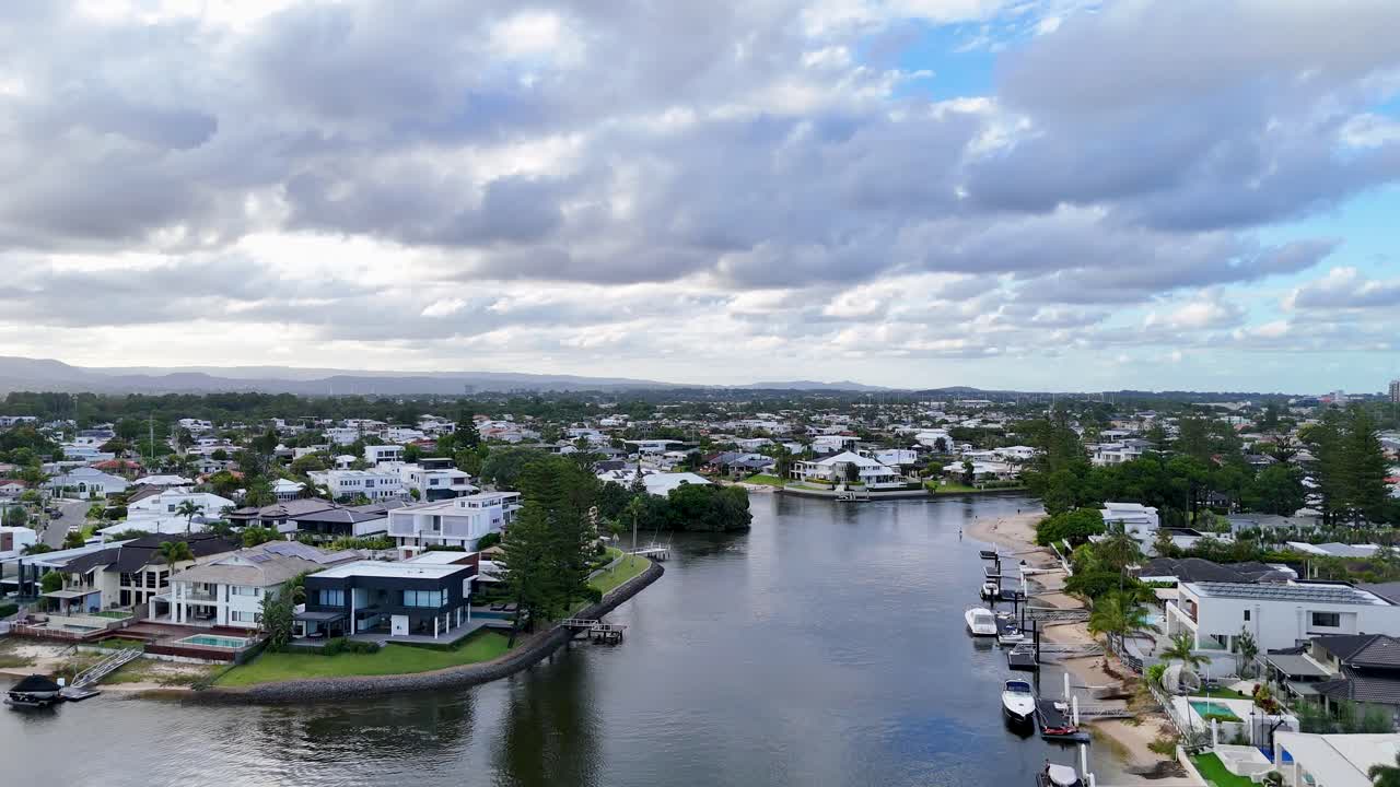 Scenic aerial view of waterfront homes and pontoons