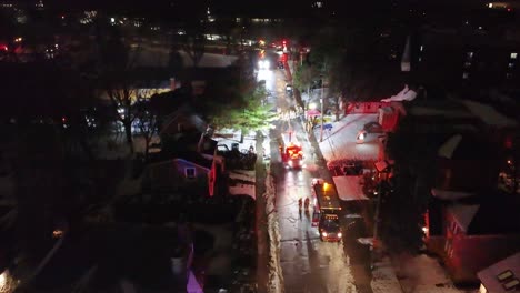 vehículos de bomberos que responden al incendio de una escuela en montreal, canadá, aéreo