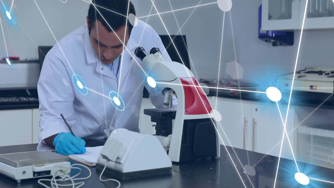 animación de la red de conexiones sobre el científico masculino biracial.