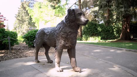 A-statue-of-a-dog-in-the-middle-of-the-park