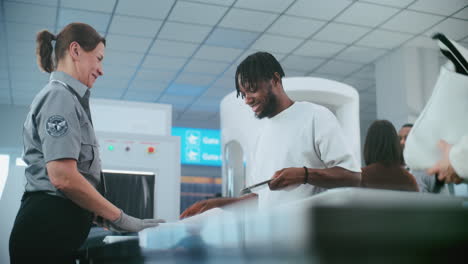 puestos de control de seguridad de los aeropuertos