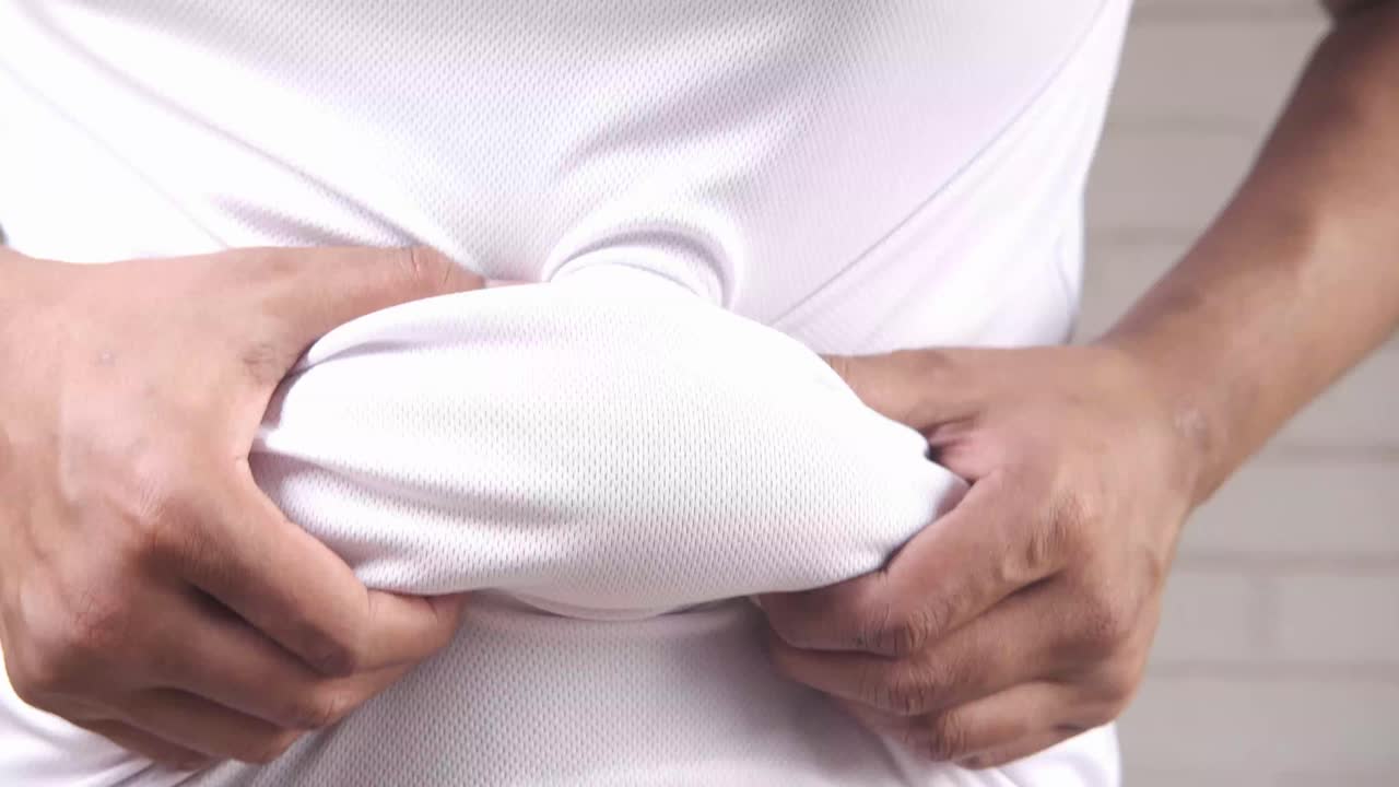 큰 배를 가진 남자