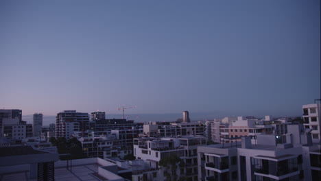 Ein-Früher-Morgen-In-Einem-Modernen-Stadtbild