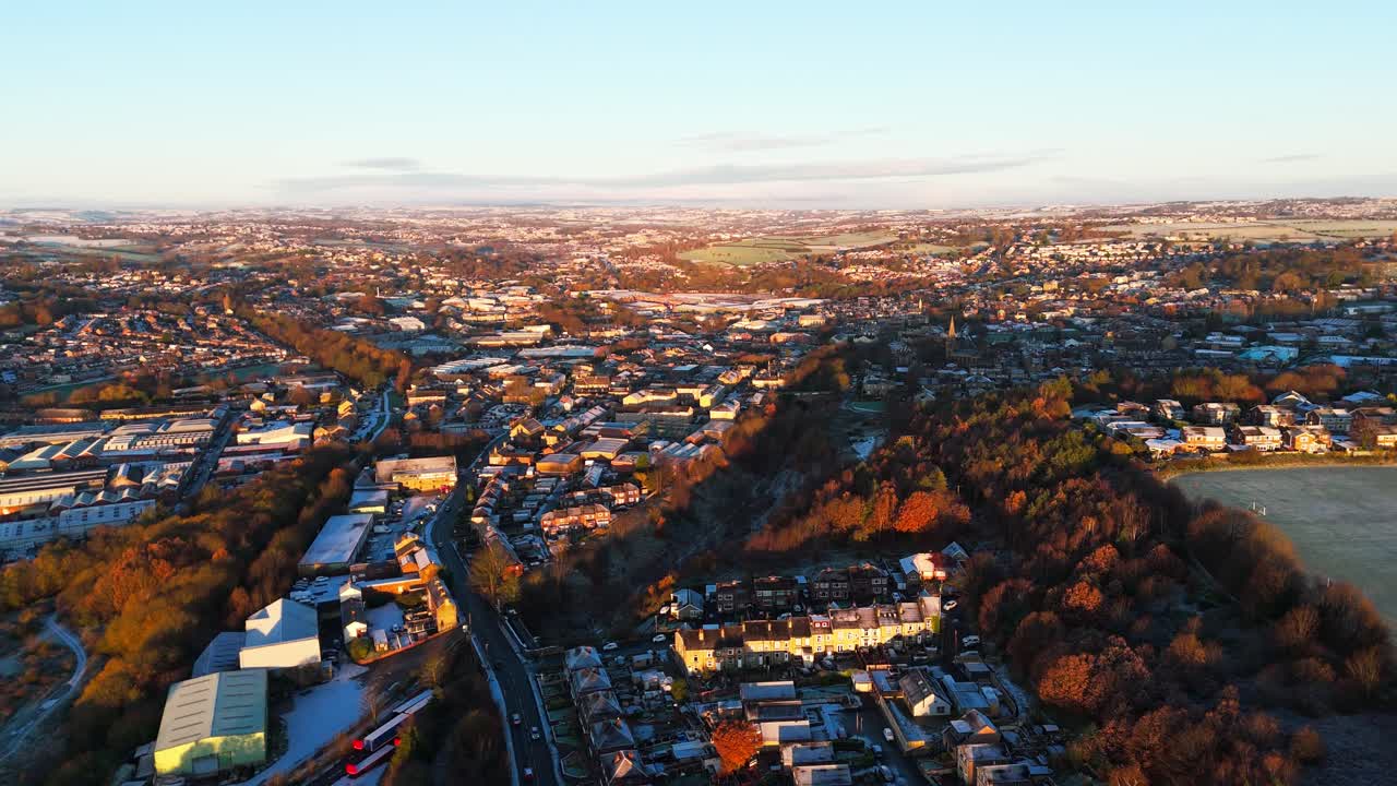 el amanecer en una mañana de invierno muy fría en yorkshire, reino unido