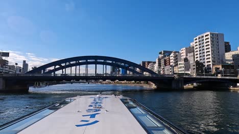 Hermosa-Vista-Desde-Un-Crucero-Por-El-Río-En-Tokio-Río-Sumida,-Japón