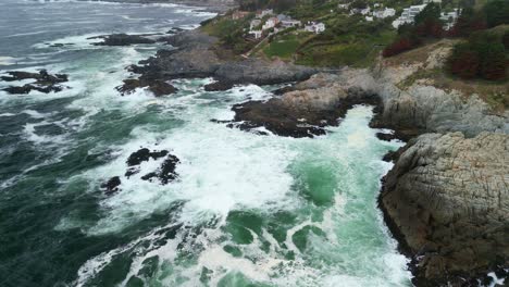 Ufer-Des-Strandes-Las-Cujas,-In-Zapallar,-Region-Valparaiso,-Chile