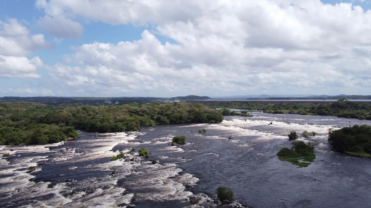 Aerial shot with a slight downward tilt of the Caroní River rapids.