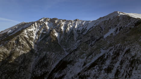 Picos-De-I70-Silverthorne-Leadville-Frisco-Alcance-De-Diez-Millas-Aéreo-Zumbido-Cinematográfico-Base-De-Montaña-De-Cobre-Colorado-Invierno-Diciembre-Navidad-Paisaje-Adelante-Círculo-Derecha