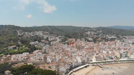 Costa-Rocosa-Con-Ciudad-Antigua