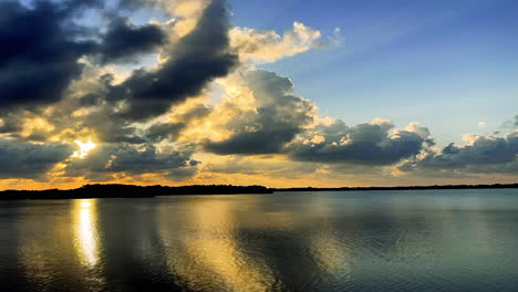 Ein-Zeitraffer-Bei-Sonnenuntergang,-Aufgenommen-In-Belize