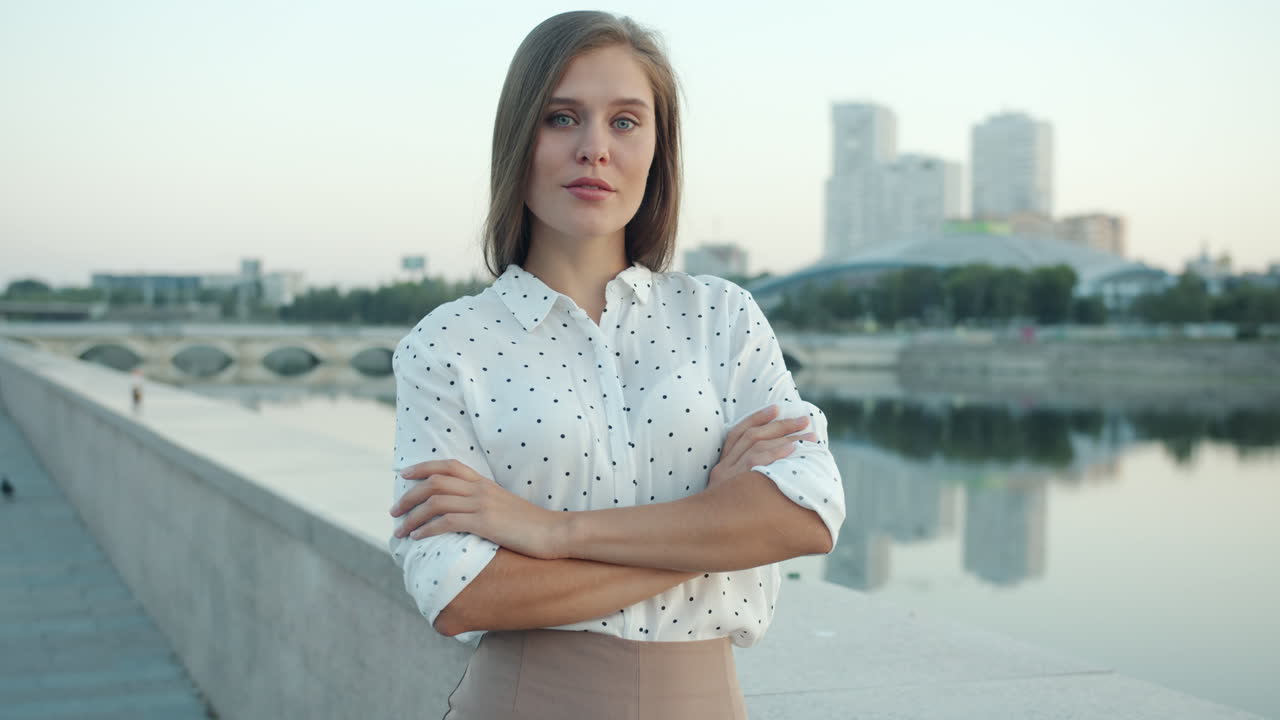 mujer de negocios en la ciudad