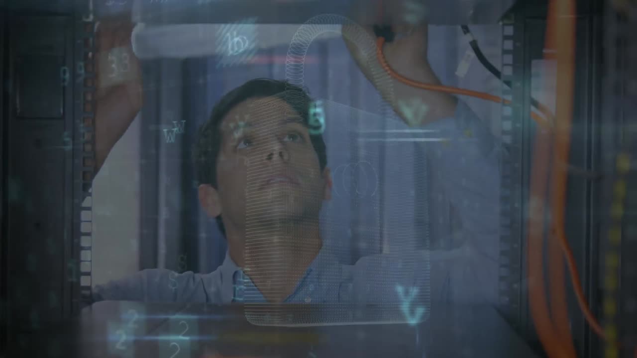 서버 에서 두 인종의 사업가에 대한 데이터 처리 애니메이션