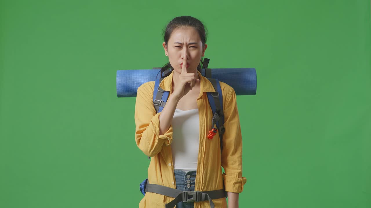 배을 들고 있는 여자, 침을 요청하고