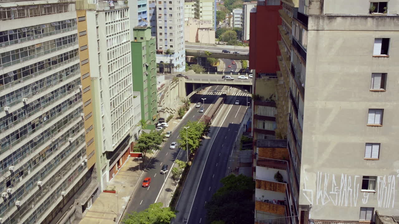 Edifícios do centro da grande cidade de São Paulo, a maior cidade do Brasil e uma das 5 maiores do mundo.