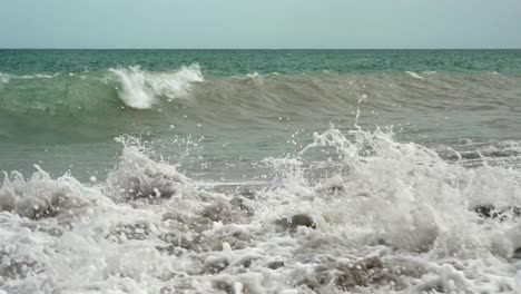 dynamic ocean waves crashing