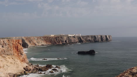 View-from-cliffs-onto-Fortaleza-Sagres-in-slow-motion