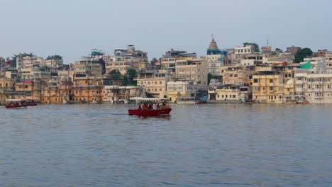 Udaipur,-También-Conocida-Como-La-Ciudad-De-Los-Lagos,-Es-Una-Ciudad-En-El-Estado-De-Rajasthan-En-India.-Es-La-Capital-Histórica-Del-Reino-De-Mewar-En-La-Antigua-Agencia-Rajputana.