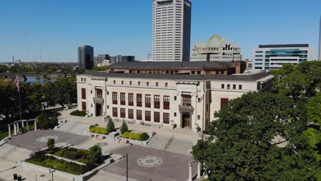 Ayuntamiento-De-Columbus-Ohio-En-El-Centro-De-Columbus,-Ohio---Imágenes-Aéreas-De-Drones