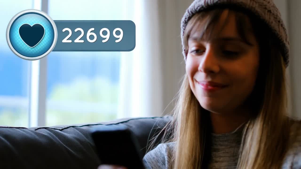 mujer usando un teléfono móvil y un icono de corazón con números para las redes sociales